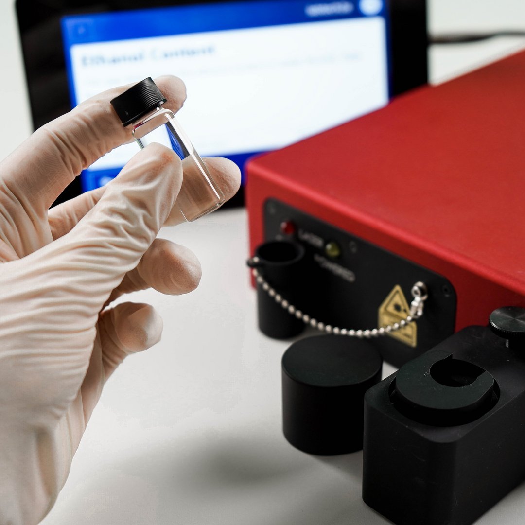 Instrument Control Raman spectrometer in combination with labCognition software on a table in a lab
